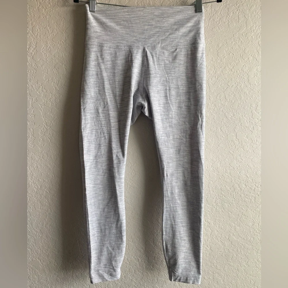 Lululemon Wunder Under High-Rise 7/8 Tight *Luxtreme 25" ~ Size 8 - Picture 4 of 10